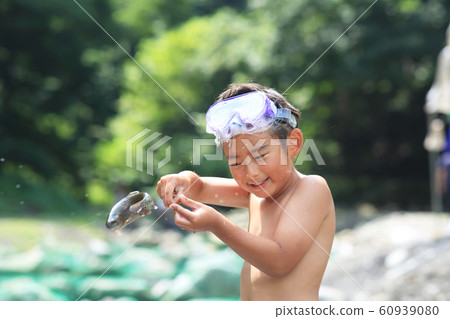 男孩們喜歡釣魚 男孩們喜歡釣魚 60939080