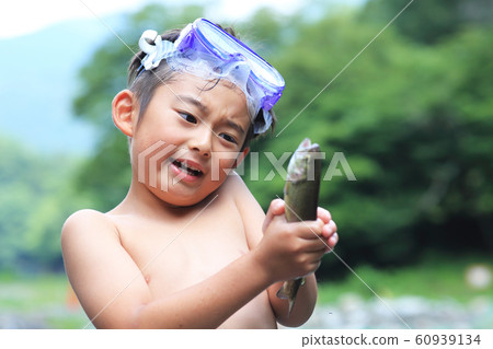 男孩們喜歡釣魚 男孩們喜歡釣魚 60939134