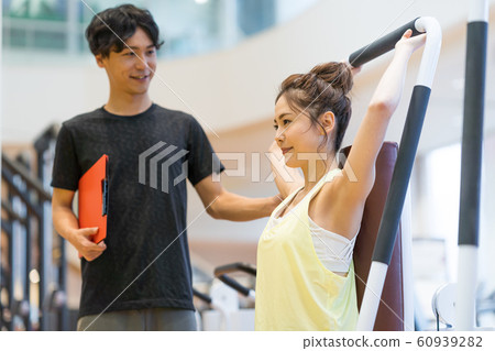 Young woman at the gym 60939282