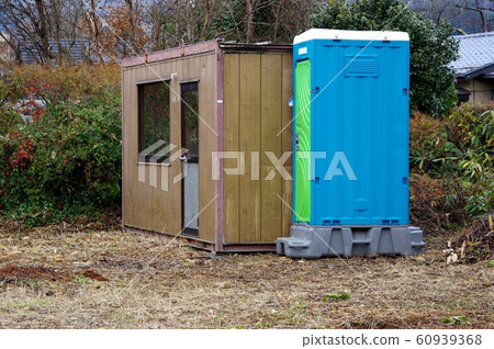 Restrooms and rest areas: Temporary restrooms and prefabricated huts Restrooms and rest areas: Temporary restrooms and prefabricated huts 60939368