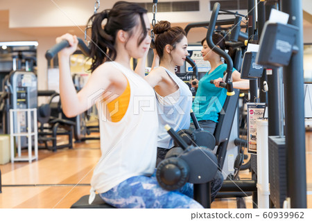 Young woman at the gym 60939962