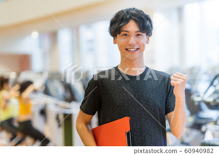 Young man, trainer, gym 60940982