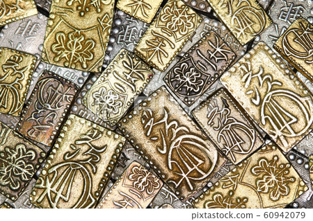 ■ Half-size, half-size, one-half silver ■ Full of gold and silver 60942079