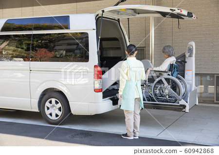 女士商務照料者老年人輪椅福利車護理車輪椅車升降機升降裝置 女士商務照料者老年人輪椅福利車護理車輪椅車升降機升降裝置 60942868