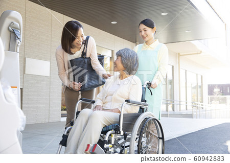 Women Business Caregivers Elderly Seniors Wheelchairs Welfare vehicles Care vehicles Wheelchair vehicles Lifts Lifting devices 60942883