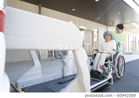 Women Business Caregivers Elderly Seniors Wheelchairs Welfare vehicles Care vehicles Wheelchair vehicles Lifts Lifting devices Women Business Caregivers Elderly Seniors Wheelchairs Welfare vehicles Care vehicles Wheelchair vehicles Lifts Lifting devices 60942889