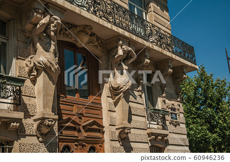 Door and sculptures in human form under terrace Door and sculptures in human form under terrace 60946236