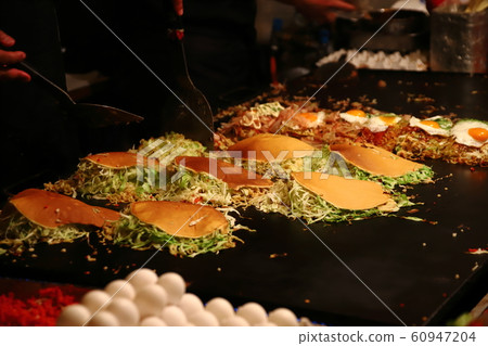 Okonomiyaki at night shop (Hiroshima ware) 60947204