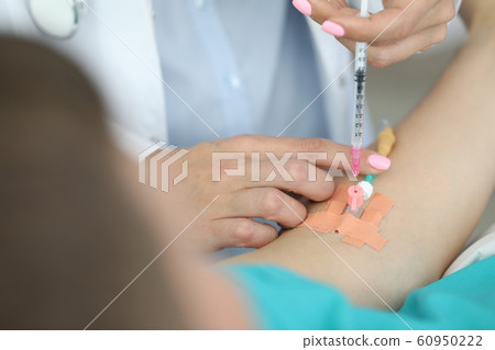 Doctor injecting medicines 60950222