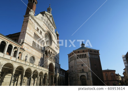 Cremona, Sacred Land of the Violin: Dwarmo and Baptistery in the Old Town 60953614