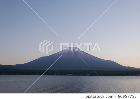 湖和富士山 湖和富士山 60957755