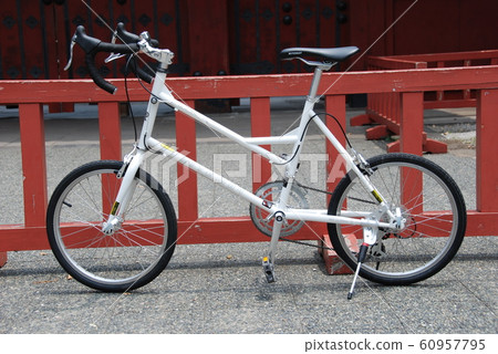Folding bicycle (Hongo, Bunkyo-ku, Tokyo) 60957795