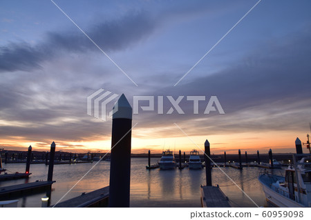 Sunrise from the marina Sunrise from the marina 60959098