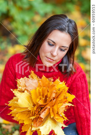 Young pretty woman walking in an autumn fall park 60959553