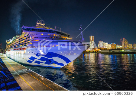 Yokohama cityscape in Japan Viewing the diamond princesses leaving port = Osanbashi Yokohama cityscape in Japan Viewing the diamond princesses leaving port = Osanbashi 60960326