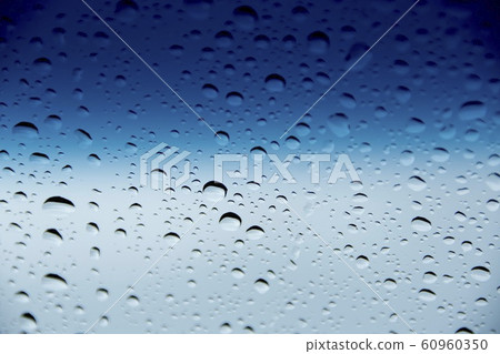 窗戶上的水滴 窗戶上的水滴 60960350