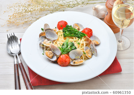 意大利麵食，Bongo Lebianco（Asari，蛤and和大蒜橄欖油）。 60961350