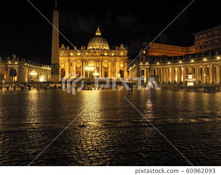 Vatican St. Peter's Basilica night view / St. Peter's Basilica, Vatican 60962093