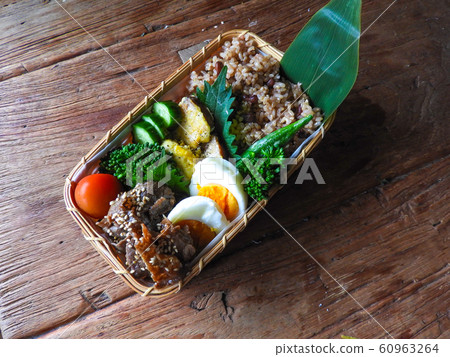 Yakiniku, egg and five-grain rice Yakiniku, egg and five-grain rice 60963264