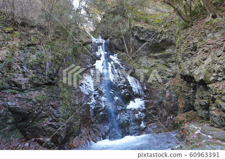 冬天的Shimizawa瀑布 冬天的Shimizawa瀑布 60963391