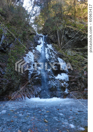 冬天的Shimizawa瀑布 60963417
