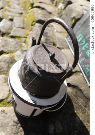 Seven wheels and kettle Seven wheels and kettle 60963996