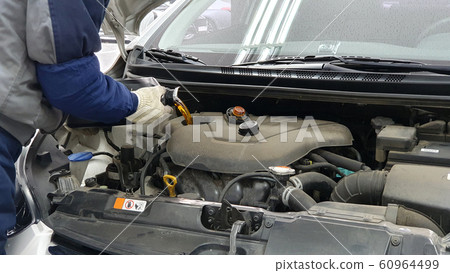 汽車檢查和引擎機油更換 汽車檢查和引擎機油更換 60964499