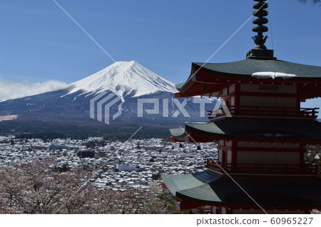 Mount Fuji  60965227