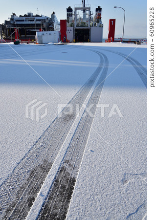 Photographing the scenery of a snow rut at the parking lot of Hakodate Port Ferry Terminal in Hakodate City, Hokkaido 60965228