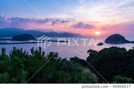 霞/湯木山的日落與日本海 霞/湯木山的日落與日本海 60966617