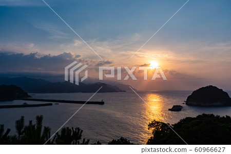 霞/湯木山的日落與日本海 霞/湯木山的日落與日本海 60966627