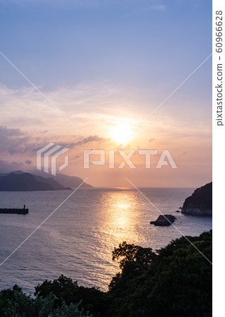 霞/湯木山的日落與日本海 霞/湯木山的日落與日本海 60966628