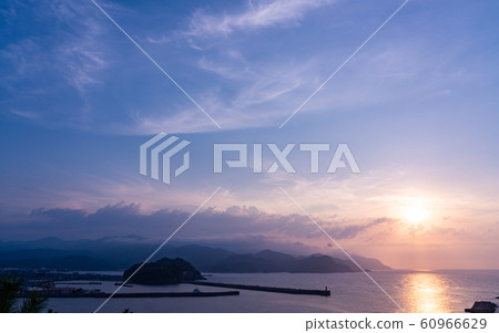 霞/湯木山的日落與日本海 霞/湯木山的日落與日本海 60966629
