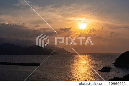 霞/湯木山的日落與日本海 霞/湯木山的日落與日本海 60966631