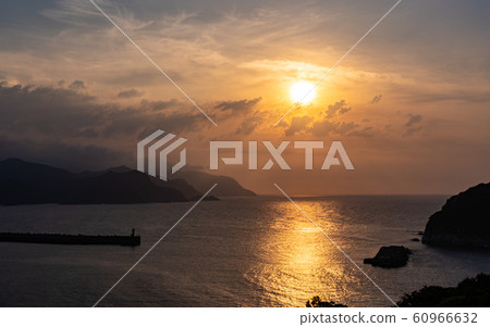 霞/湯木山的日落與日本海 霞/湯木山的日落與日本海 60966632