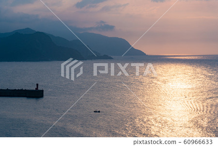 霞/湯木山的日落與日本海 霞/湯木山的日落與日本海 60966633