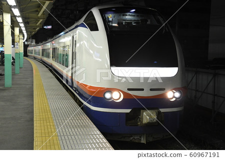 E653 limited express at Shirayuki Niigata Station 60967191