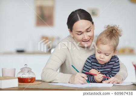 Adult Mother Drawing with Cute Little Girl Adult Mother Drawing with Cute Little Girl 60967438