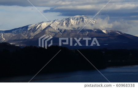 岩手山和皇宮 岩手山和皇宮 60968338