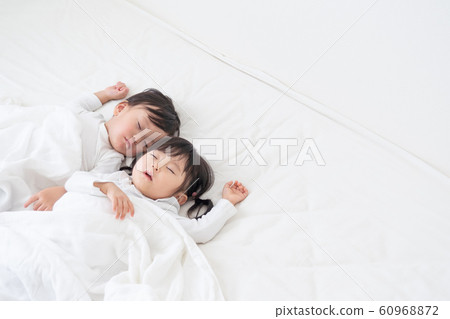 Child nap 60968872