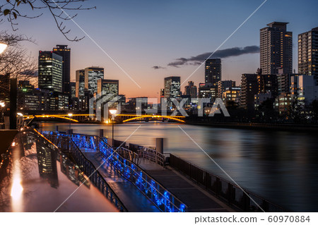 Dusk of Osaka 60970884