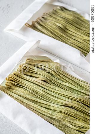 Spinach fettuccine 60970893