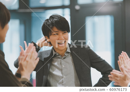 Business applaud 60976173