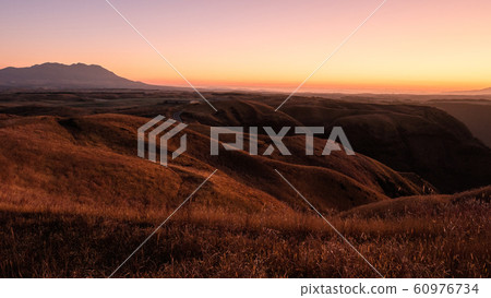 Dawn of Aso and Taikanmine Dawn of Aso and Taikanmine 60976734