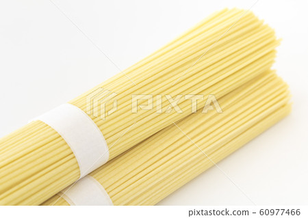 一堆幹的意大利麵條 60977466