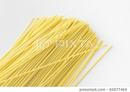 Bunch of dried spaghetti noodles 60977469