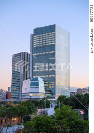 俯瞰橫濱市政府大樓的日本橫濱城市景觀 60977721