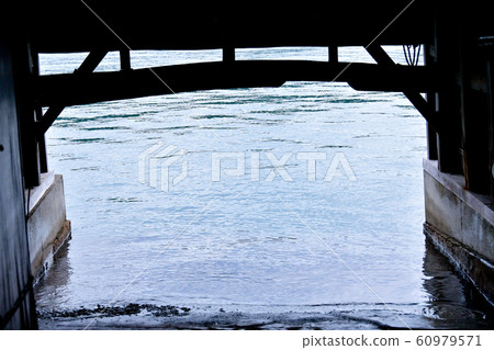 在Ine的Funaya 60979571