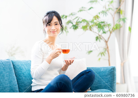 Young lady (black tea) 60980736