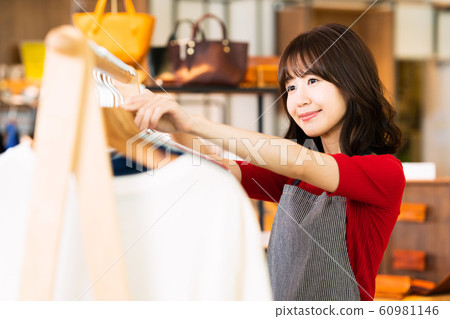 文員兼職客戶服務服裝可愛休閒 60981146